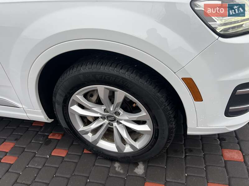 Позашляховик / Кросовер Audi Q7 2016 в Виноградові