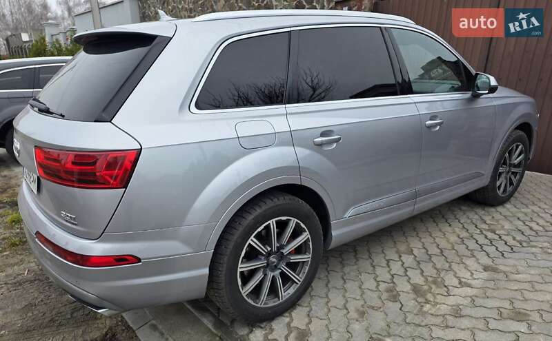 Позашляховик / Кросовер Audi Q7 2015 в Києві