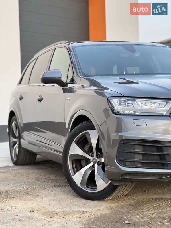 Позашляховик / Кросовер Audi Q7 2016 в Рівному