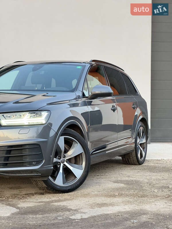 Позашляховик / Кросовер Audi Q7 2016 в Рівному