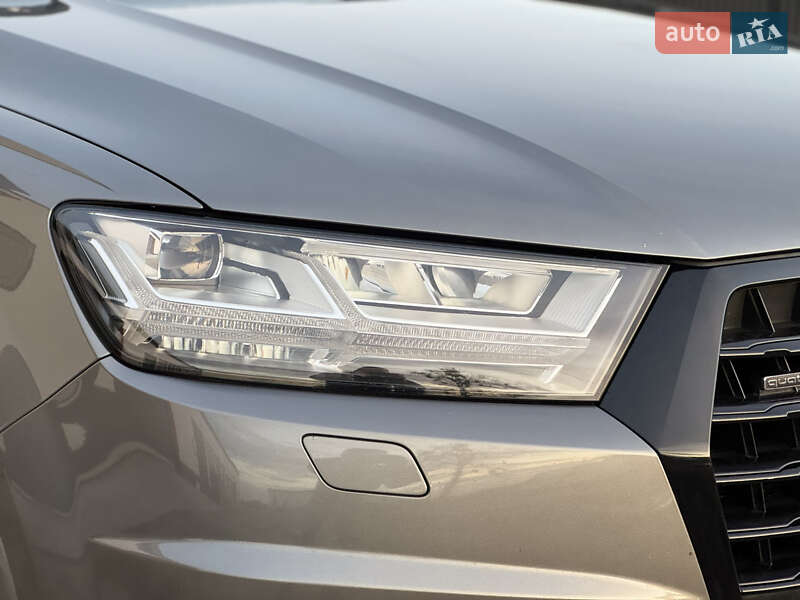 Позашляховик / Кросовер Audi Q7 2016 в Рівному