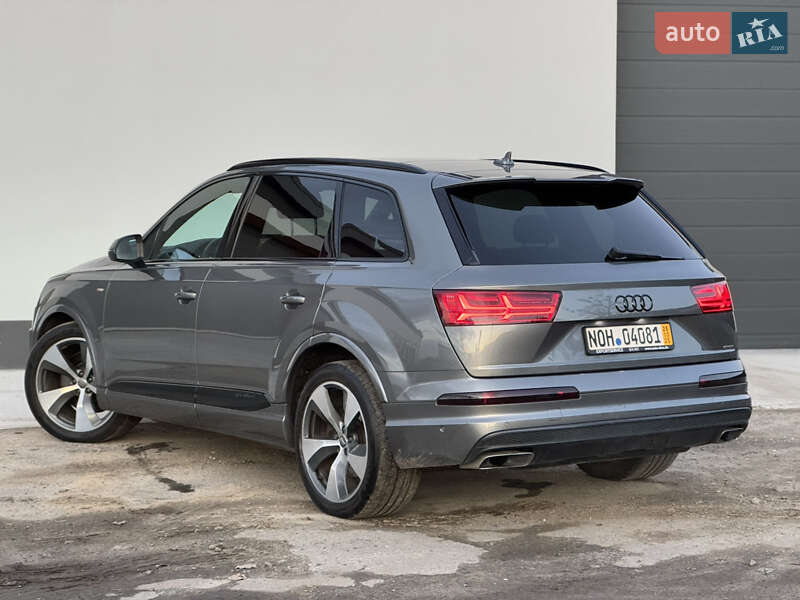Позашляховик / Кросовер Audi Q7 2016 в Рівному