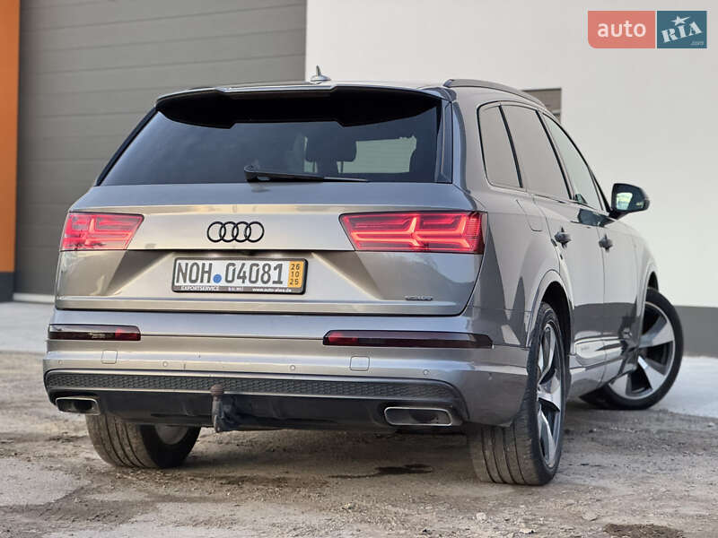 Позашляховик / Кросовер Audi Q7 2016 в Рівному