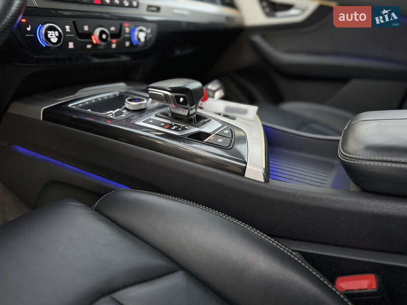 Позашляховик / Кросовер Audi Q7 2016 в Рівному