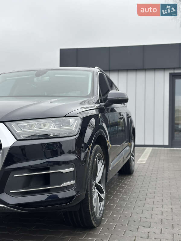 Внедорожник / Кроссовер Audi Q7 2017 в Владимире