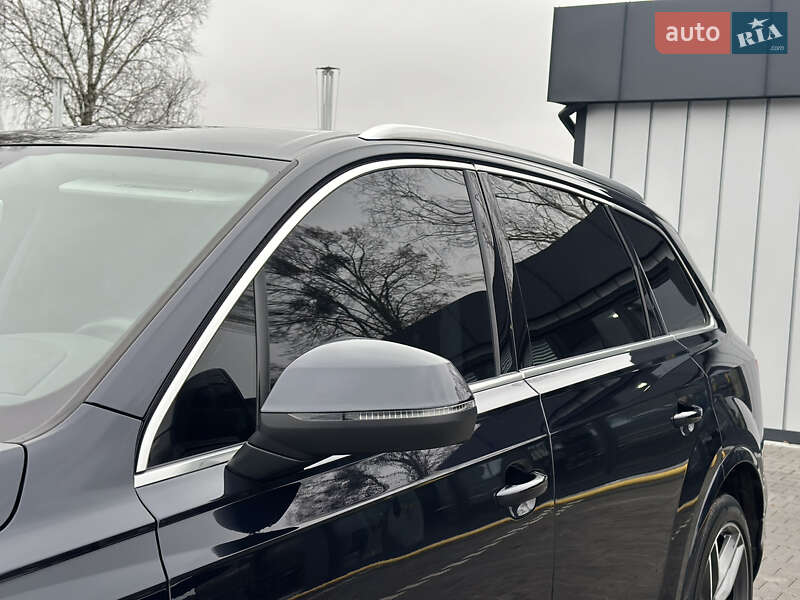 Внедорожник / Кроссовер Audi Q7 2017 в Владимире