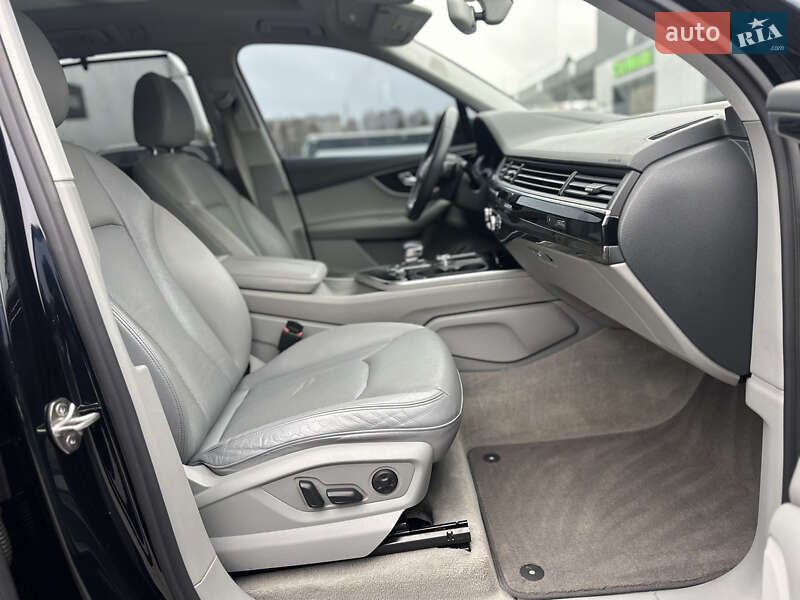 Внедорожник / Кроссовер Audi Q7 2017 в Владимире