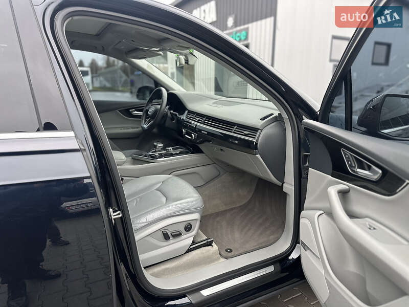 Внедорожник / Кроссовер Audi Q7 2017 в Владимире