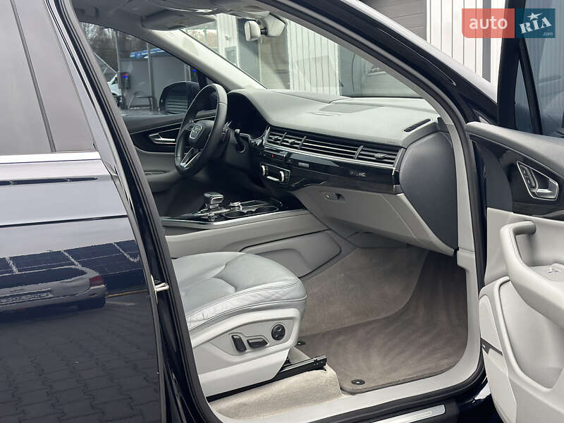 Внедорожник / Кроссовер Audi Q7 2017 в Владимире