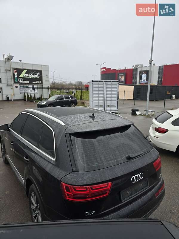 Позашляховик / Кросовер Audi Q7 2015 в Києві