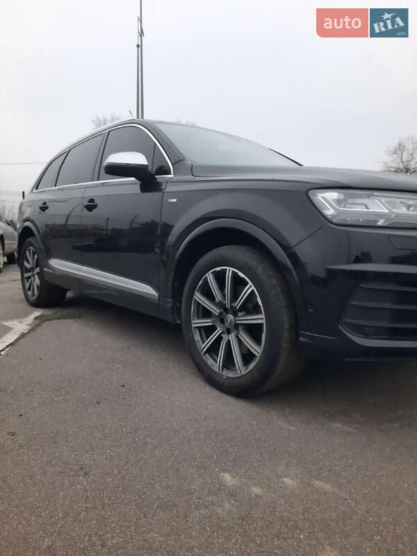 Позашляховик / Кросовер Audi Q7 2015 в Києві