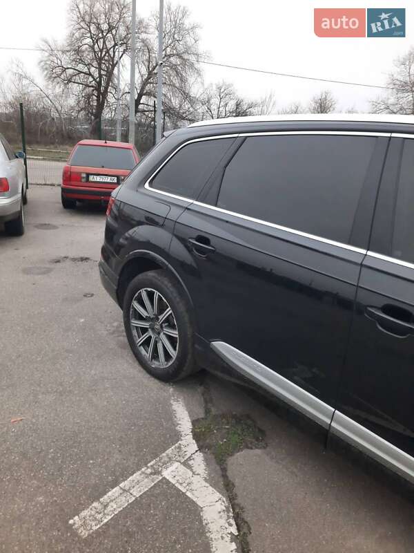 Позашляховик / Кросовер Audi Q7 2015 в Києві