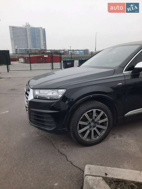 Позашляховик / Кросовер Audi Q7 2015 в Києві