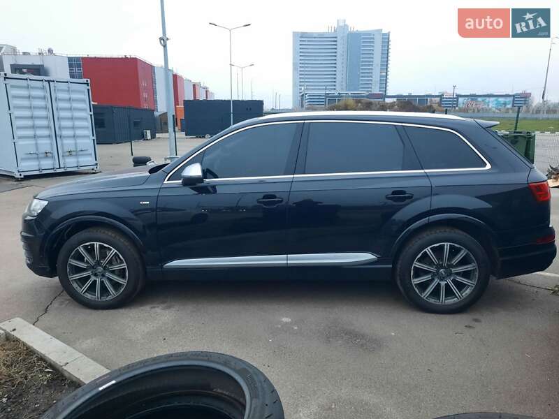 Позашляховик / Кросовер Audi Q7 2015 в Києві