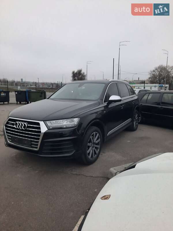 Позашляховик / Кросовер Audi Q7 2015 в Києві
