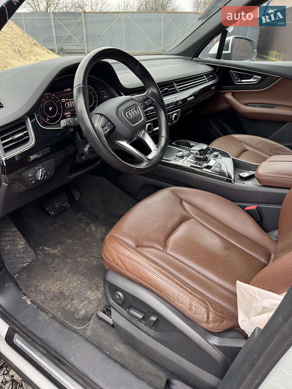 Позашляховик / Кросовер Audi Q7 2016 в Луцьку