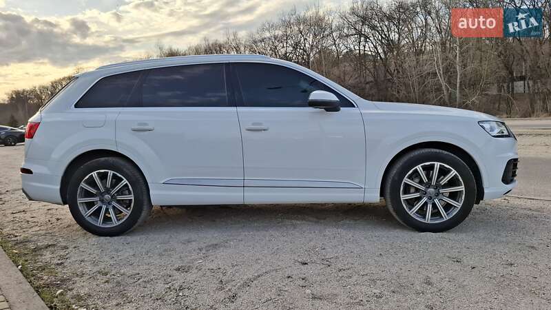 Позашляховик / Кросовер Audi Q7 2015 в Дніпрі