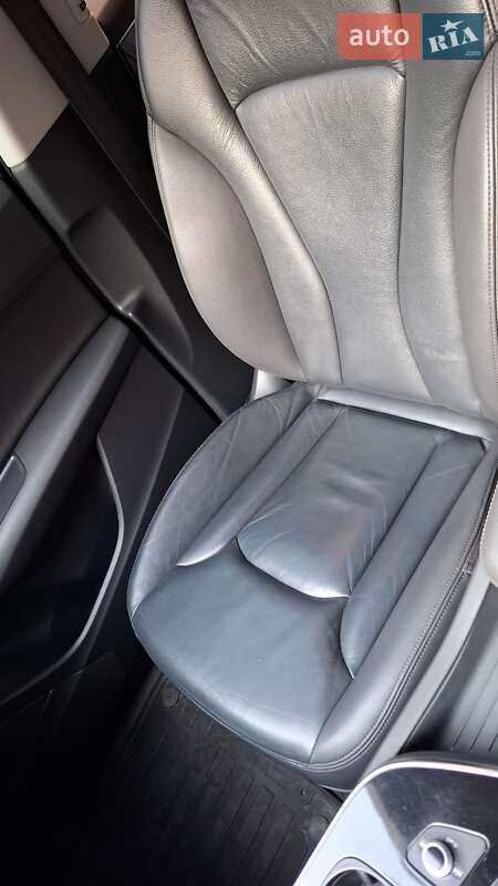 Позашляховик / Кросовер Audi Q7 2015 в Дніпрі