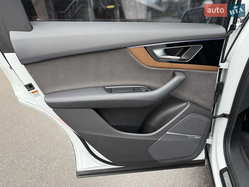 Позашляховик / Кросовер Audi Q7 2016 в Києві