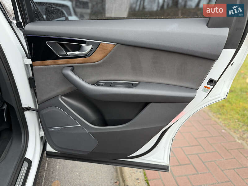 Позашляховик / Кросовер Audi Q7 2016 в Києві