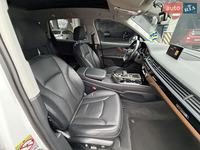Позашляховик / Кросовер Audi Q7 2016 в Києві