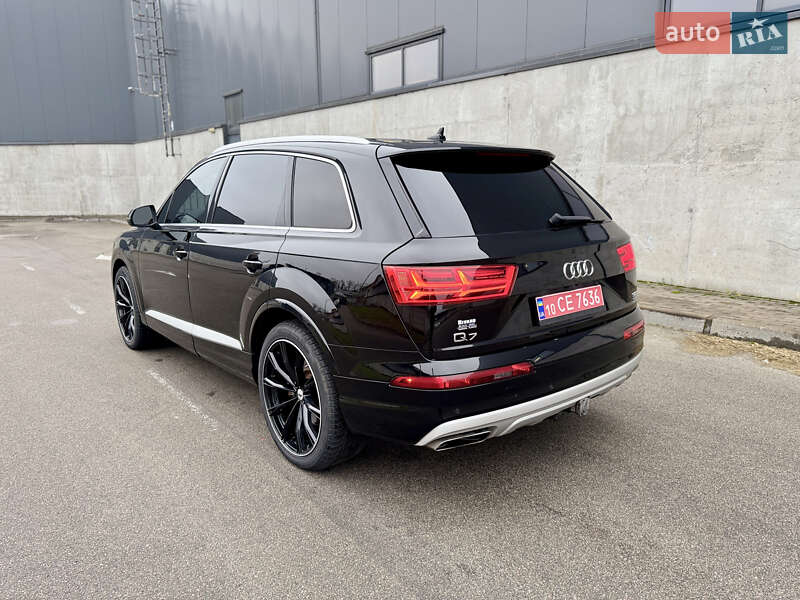 Позашляховик / Кросовер Audi Q7 2016 в Києві