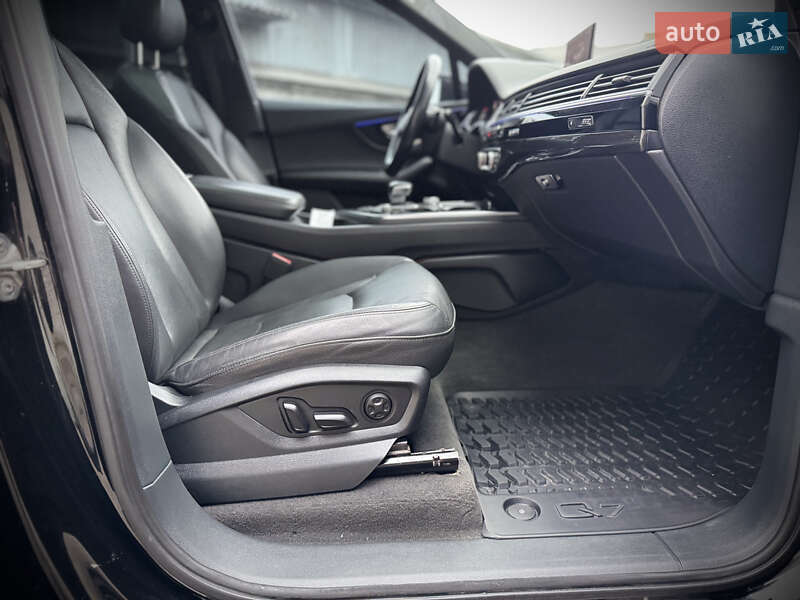 Позашляховик / Кросовер Audi Q7 2016 в Києві