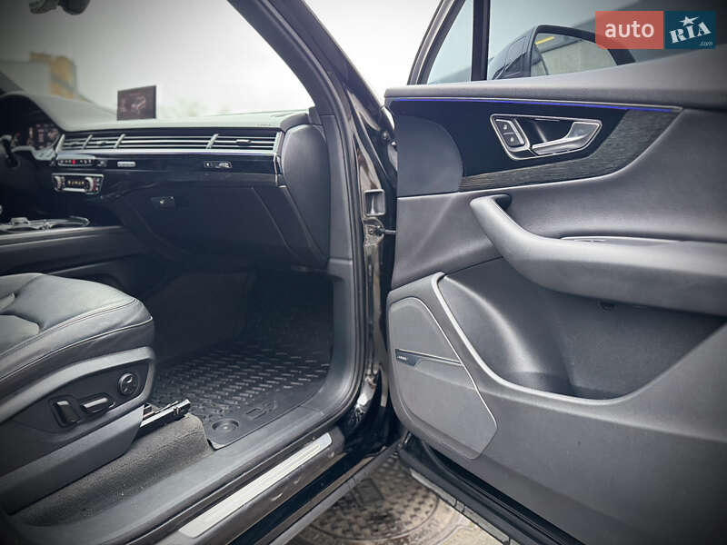 Позашляховик / Кросовер Audi Q7 2016 в Києві