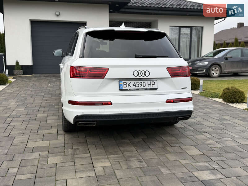 Позашляховик / Кросовер Audi Q7 2017 в Рівному