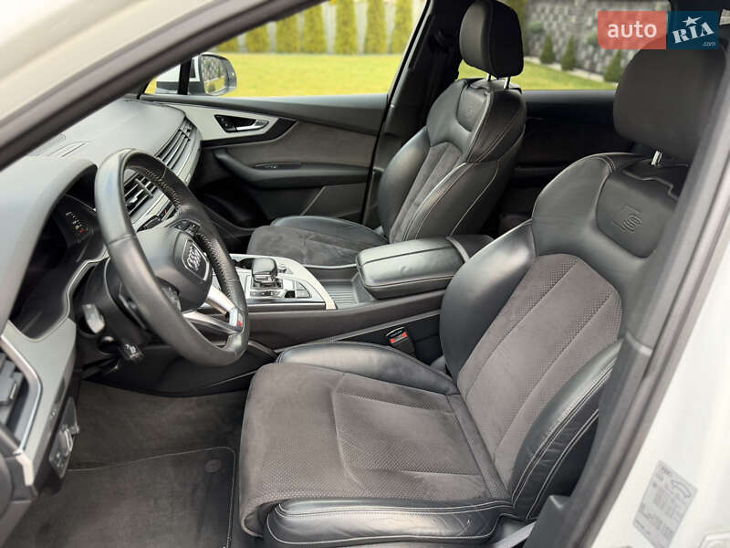 Позашляховик / Кросовер Audi Q7 2017 в Рівному