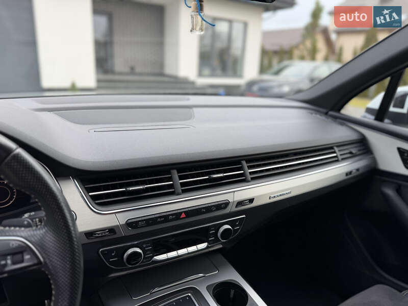 Позашляховик / Кросовер Audi Q7 2017 в Рівному