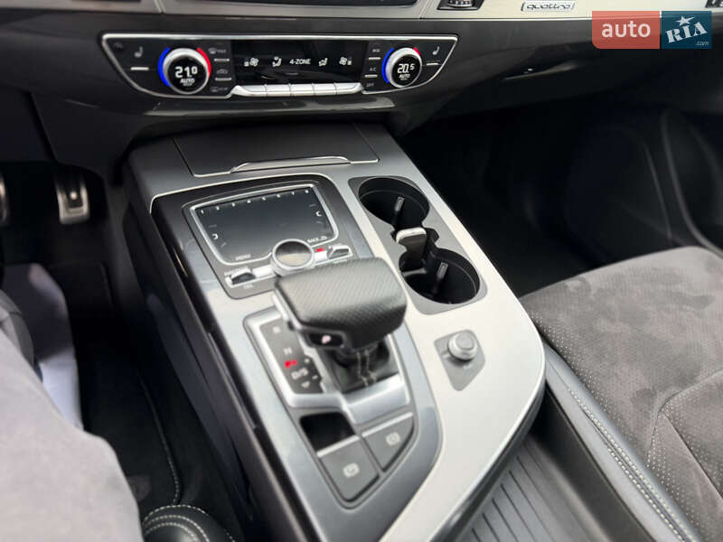 Позашляховик / Кросовер Audi Q7 2017 в Рівному