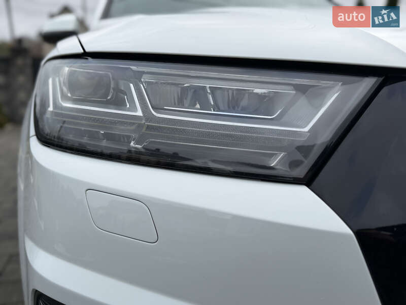 Позашляховик / Кросовер Audi Q7 2017 в Рівному