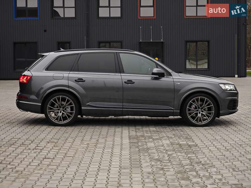Внедорожник / Кроссовер Audi Q7 2015 в Дубно