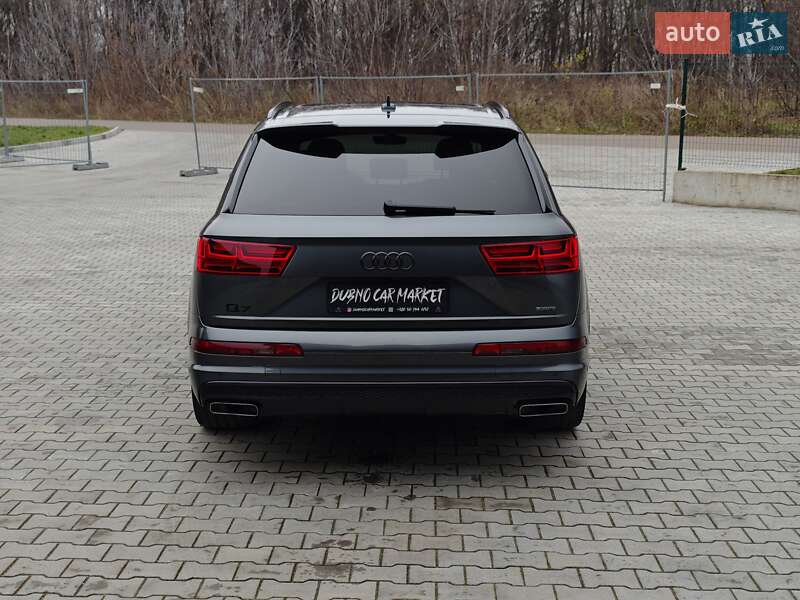 Внедорожник / Кроссовер Audi Q7 2015 в Дубно