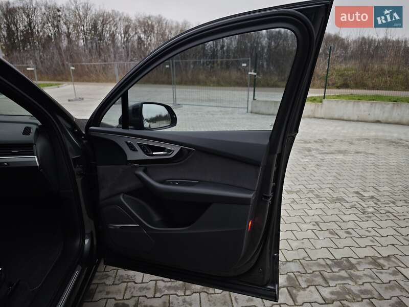 Внедорожник / Кроссовер Audi Q7 2015 в Дубно