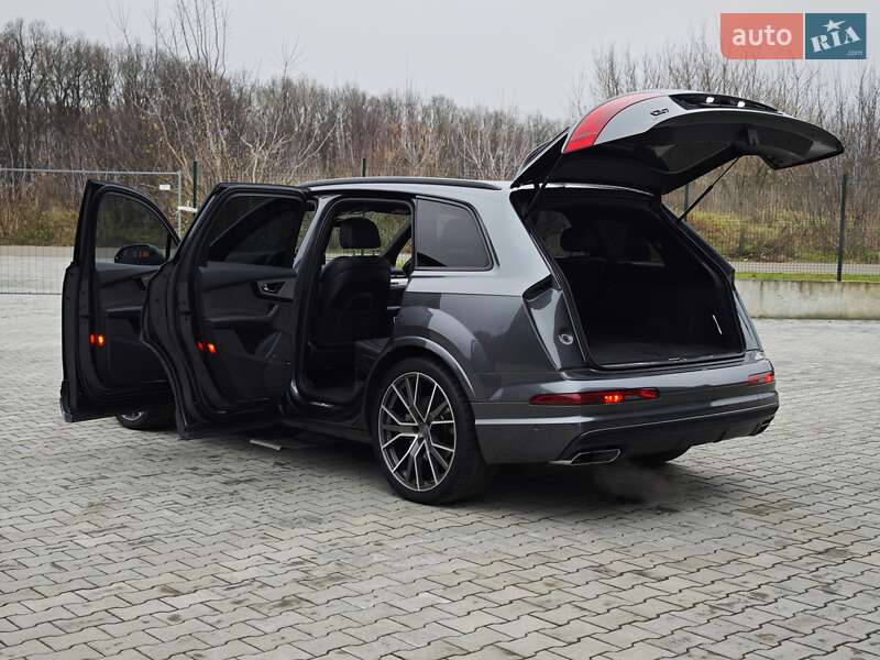 Внедорожник / Кроссовер Audi Q7 2015 в Дубно