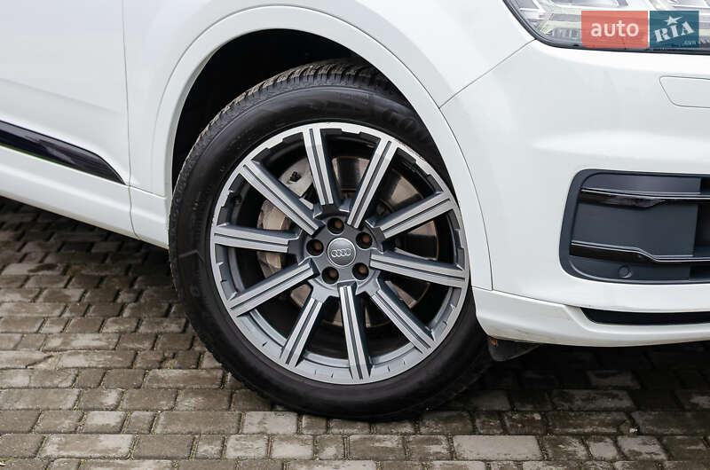 Внедорожник / Кроссовер Audi Q7 2015 в Киеве