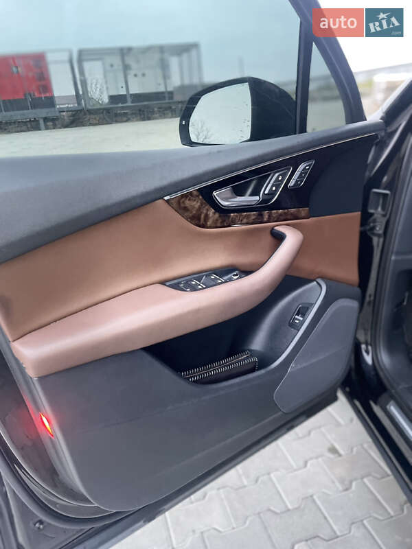 Внедорожник / Кроссовер Audi Q7 2017 в Калуше