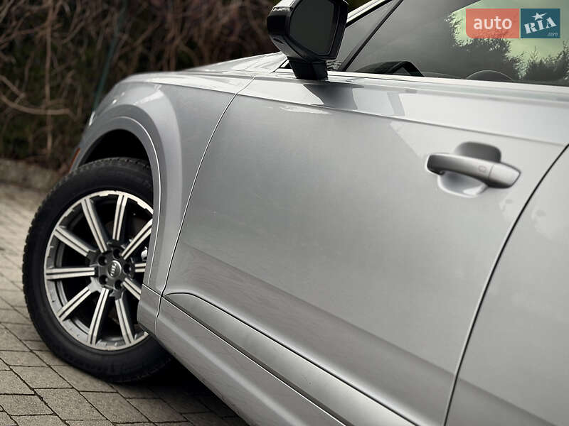 Внедорожник / Кроссовер Audi Q7 2017 в Стрые