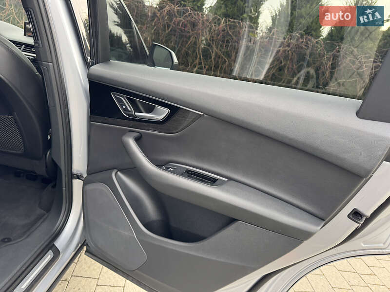 Внедорожник / Кроссовер Audi Q7 2017 в Стрые