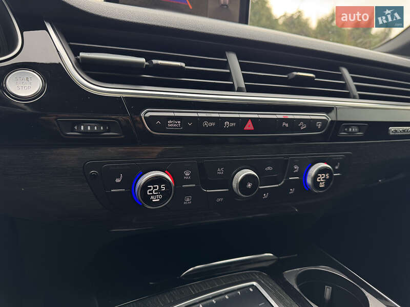 Внедорожник / Кроссовер Audi Q7 2017 в Стрые