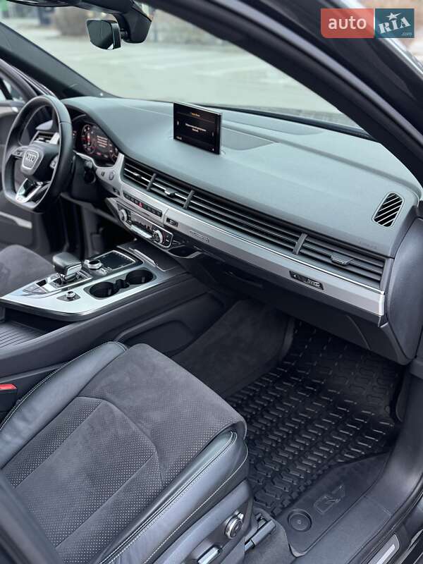 Внедорожник / Кроссовер Audi Q7 2018 в Киеве