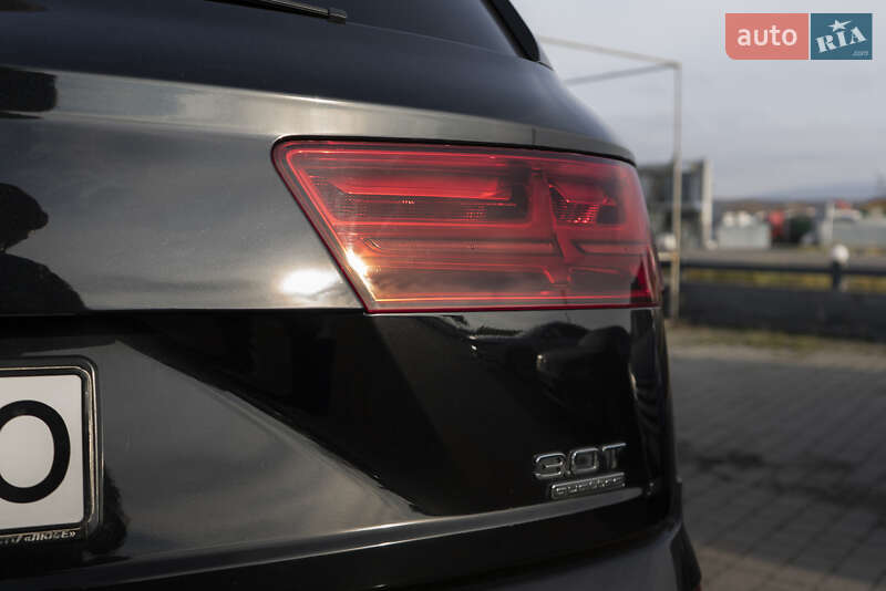 Внедорожник / Кроссовер Audi Q7 2017 в Ужгороде