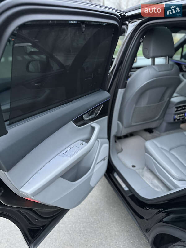 Внедорожник / Кроссовер Audi Q7 2017 в Киеве