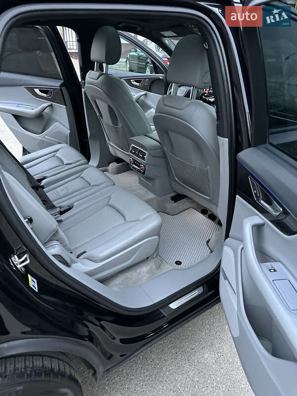 Внедорожник / Кроссовер Audi Q7 2017 в Киеве