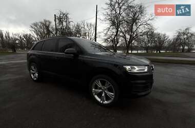 Позашляховик / Кросовер Audi Q7 2017 в Горішніх Плавнях