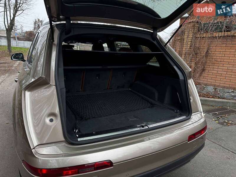 Внедорожник / Кроссовер Audi Q7 2018 в Киеве фото 10 Внедорожник / Кроссовер Audi Q7 2018 в Киеве