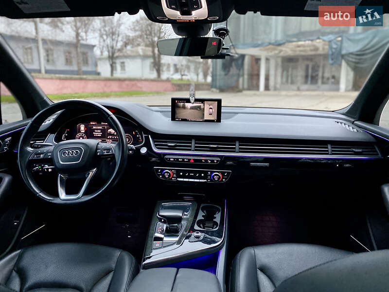 Внедорожник / Кроссовер Audi Q7 2016 в Соленом