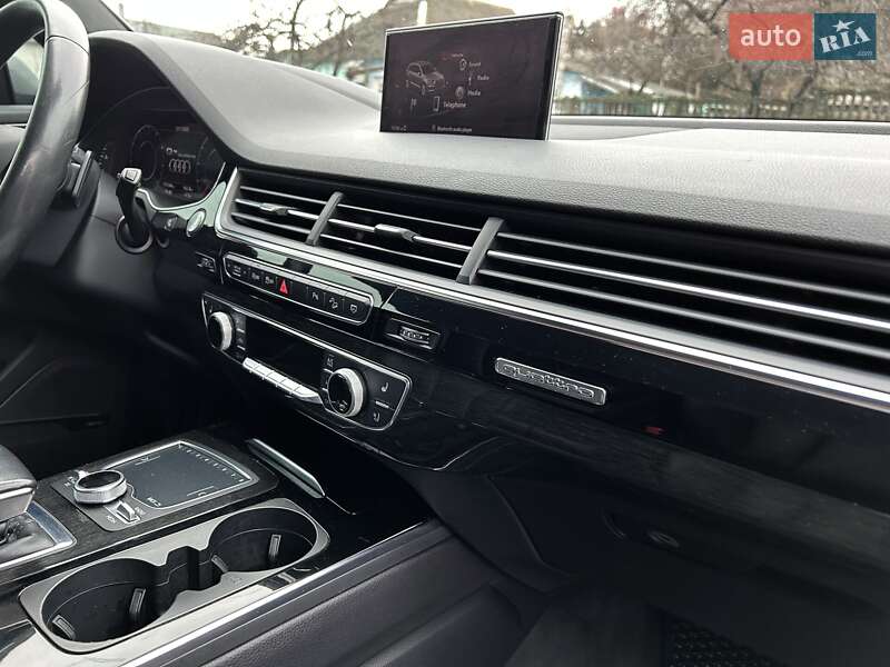 Внедорожник / Кроссовер Audi Q7 2017 в Киеве